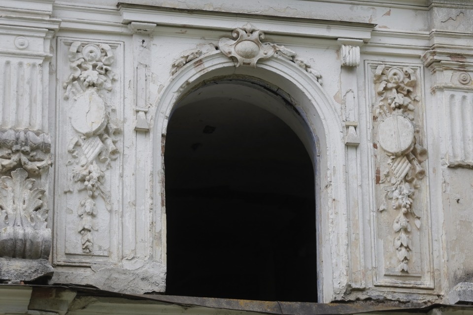 Волонтеры помогают сохранить усадьбу Волышово