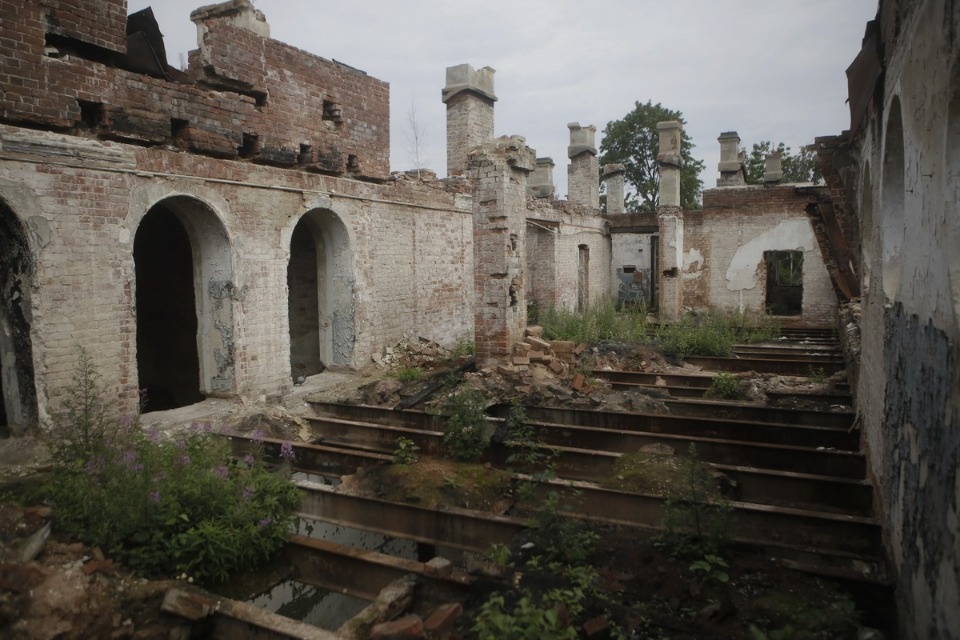 Волонтеры помогают сохранить усадьбу Волышово