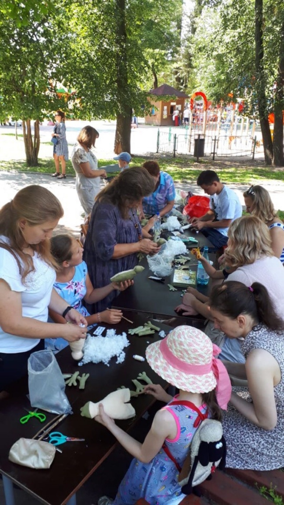 В Детском парке на «РосянкаFest» дети шьют кукол и получают подарки