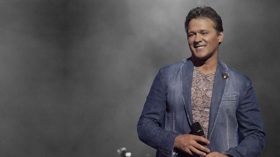 Русский шансонье Сергей Любавин выступит перед псковичами в честь Дня железнодорожника