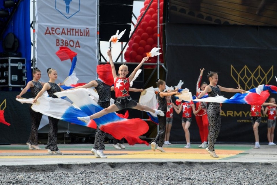Боевые машины десанта станцуют балет на открытии конкурса «Десантный взвод» под Псковом
