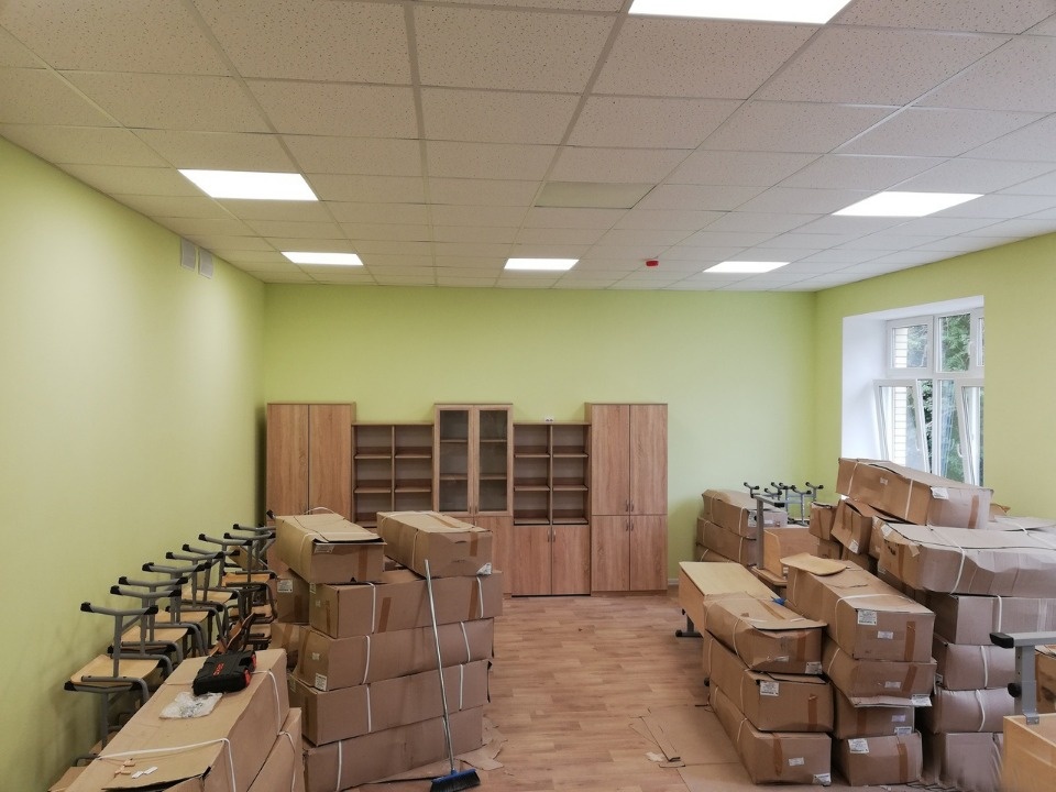 Сергей Грахов поручил ускорить монтаж системы вытяжки в строящейся дновской школе