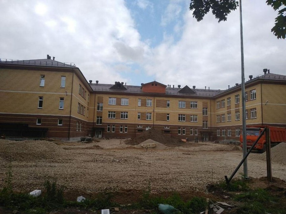 Учебное оборудование на 22 миллиона рублей закупили для новой школы в Дно