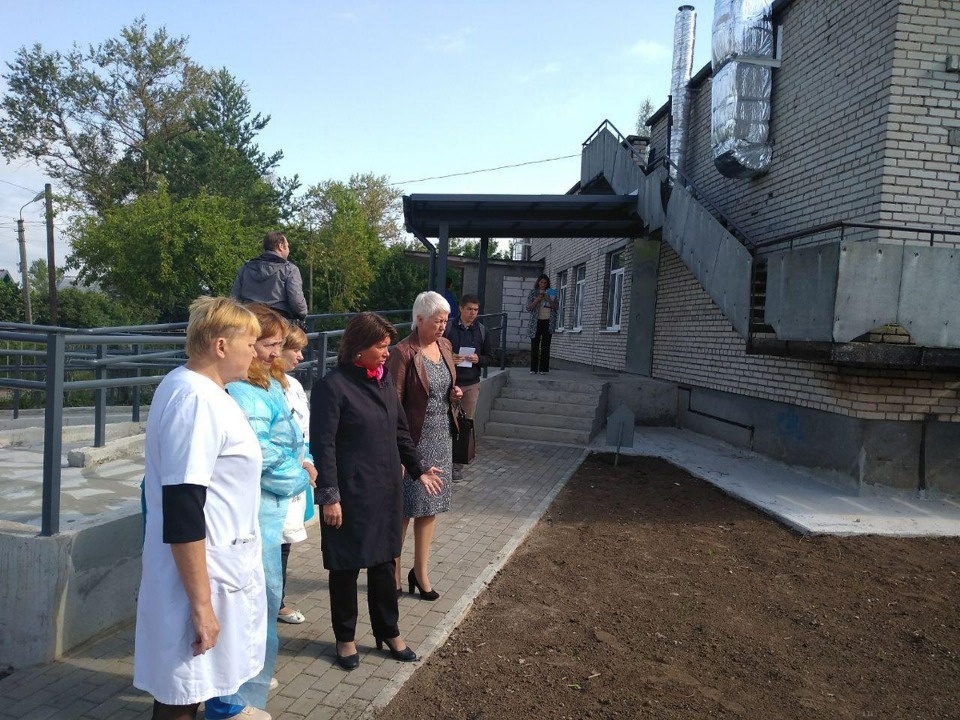 Марина Гаращенко высоко оценила ремонт, выполненный в дновской больнице