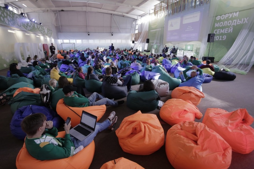 В Пскове стартовал форум молодых семей