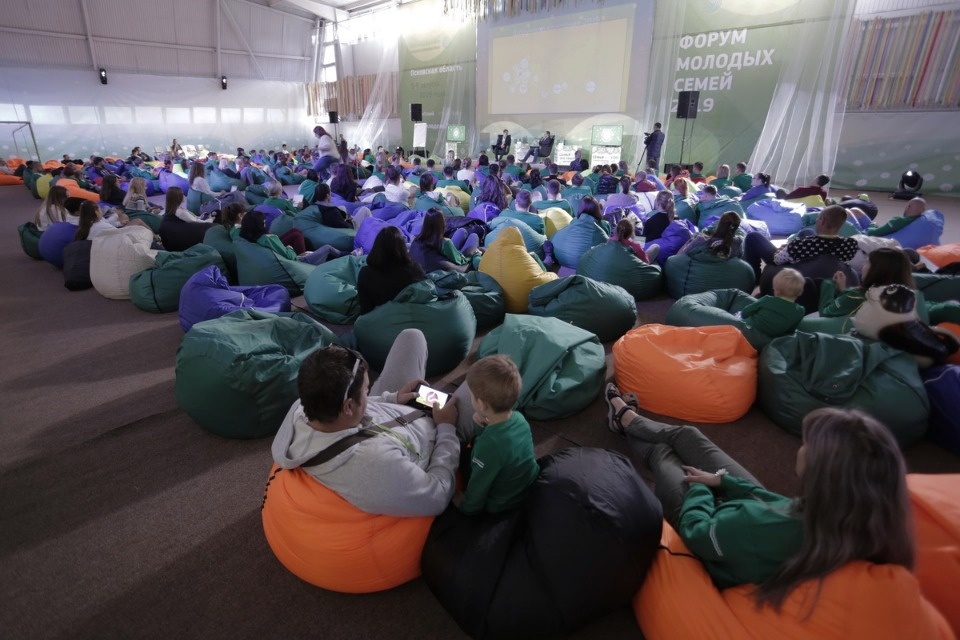 В Пскове стартовал форум молодых семей
