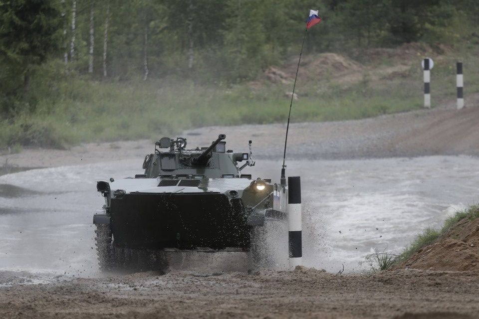 Десантники из семи стран вышли на гонки преследования