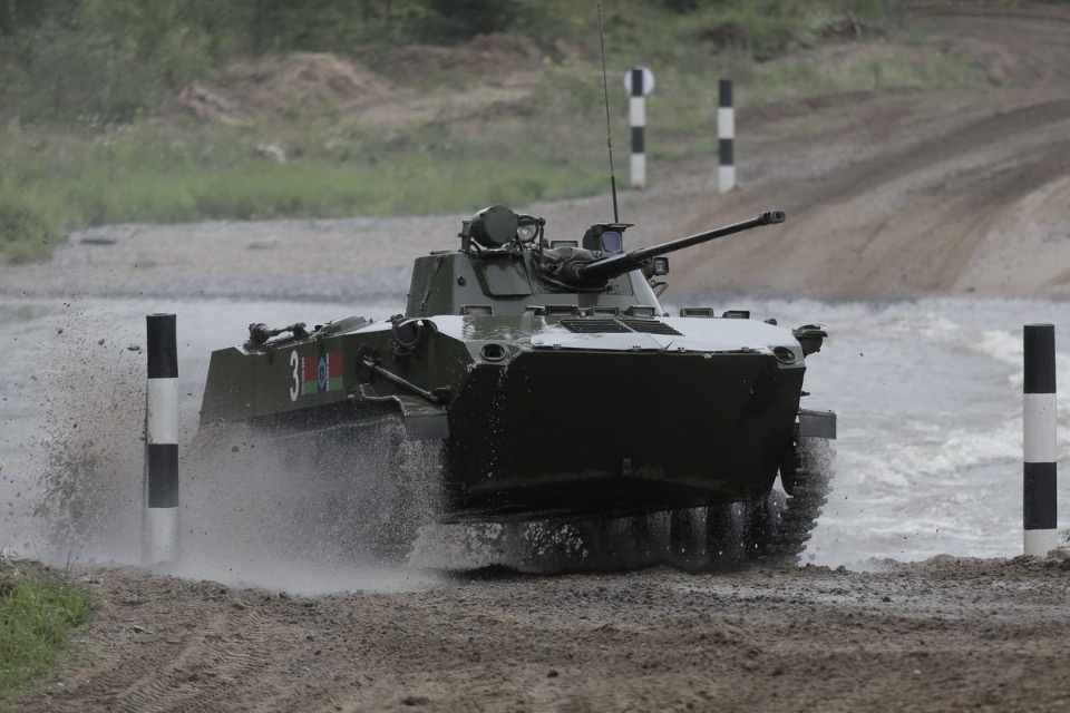 Десантники из семи стран вышли на гонки преследования