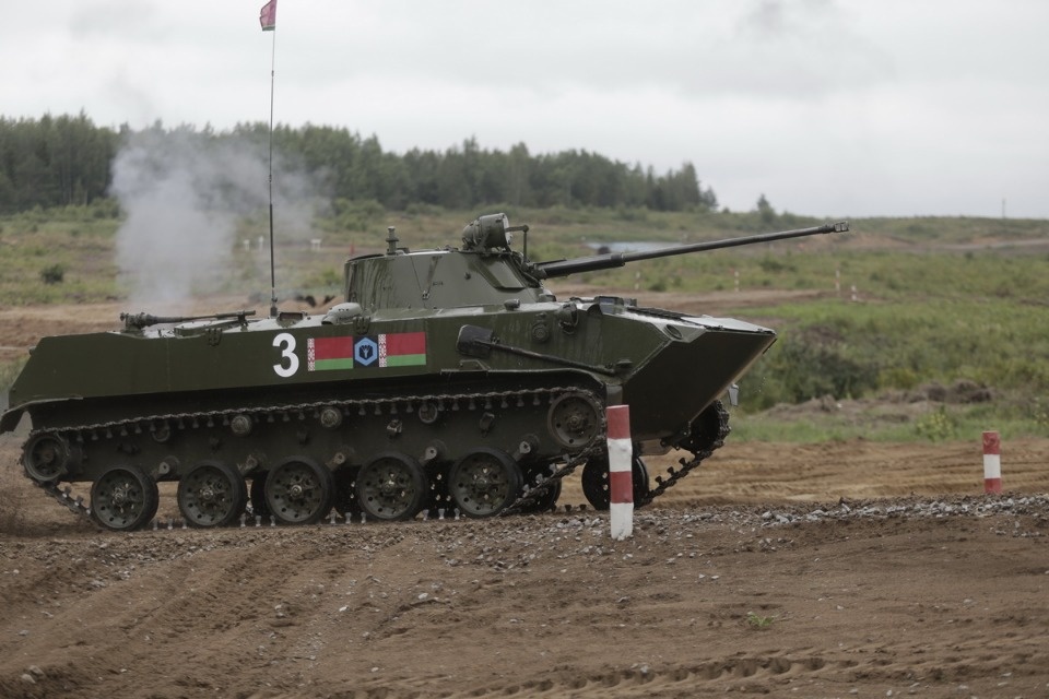 Десантники из семи стран вышли на гонки преследования