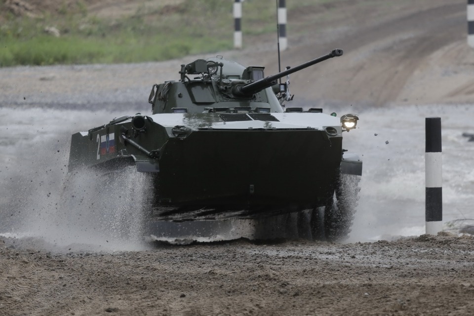 Десантники из семи стран вышли на гонки преследования