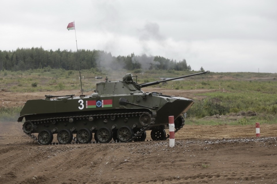 Десантники из семи стран вышли на гонки преследования