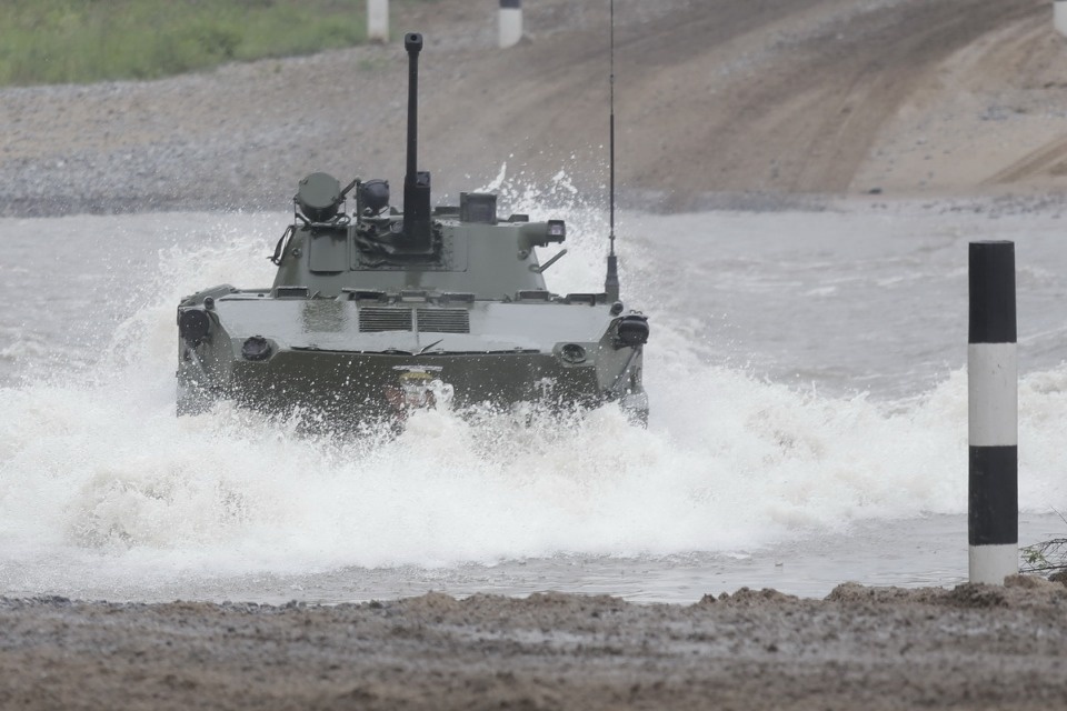 Десантники из семи стран вышли на гонки преследования