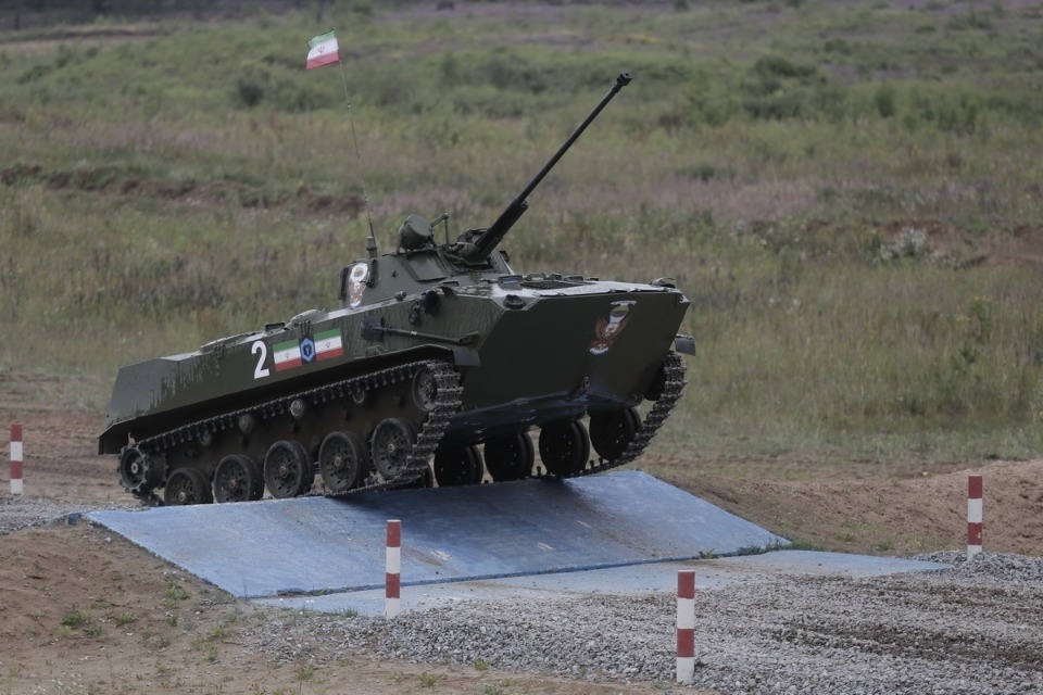 Десантники из семи стран вышли на гонки преследования