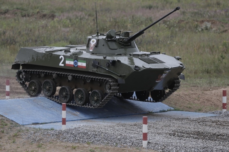 Десантники из семи стран вышли на гонки преследования