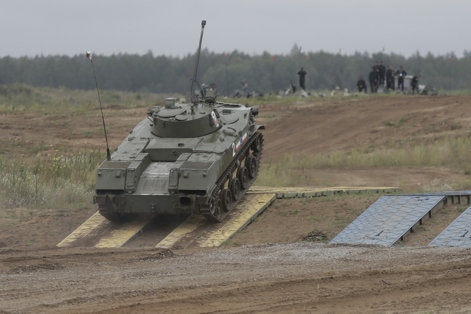 Десантники из семи стран вышли на гонки преследования