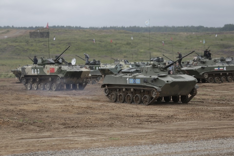 Десантники из семи стран вышли на гонки преследования