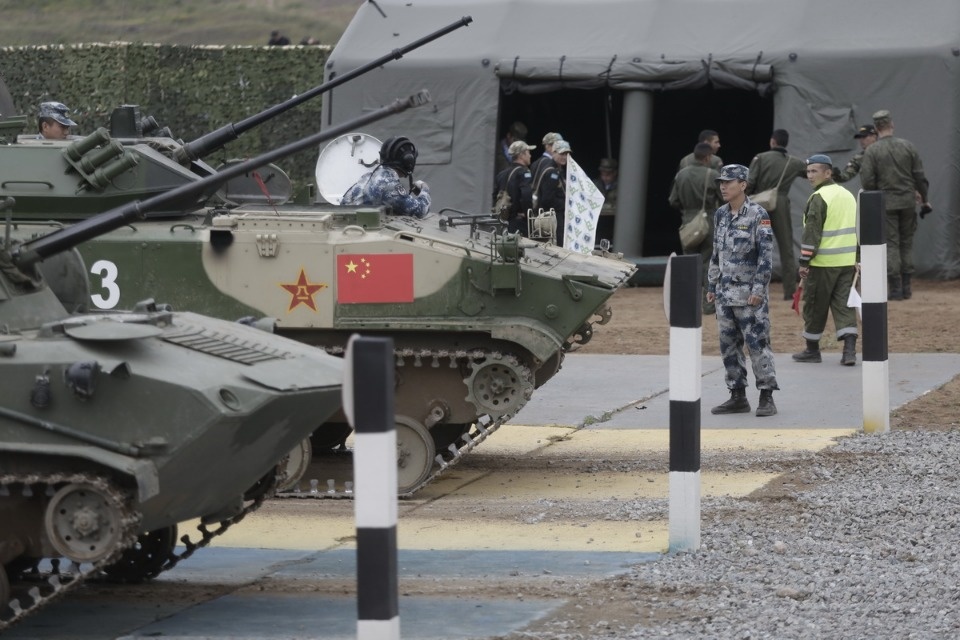 Десантники из семи стран вышли на гонки преследования