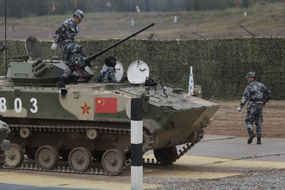 Десантники из семи стран вышли на гонки преследования