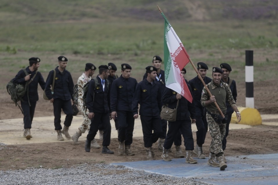 Десантники из семи стран вышли на гонки преследования