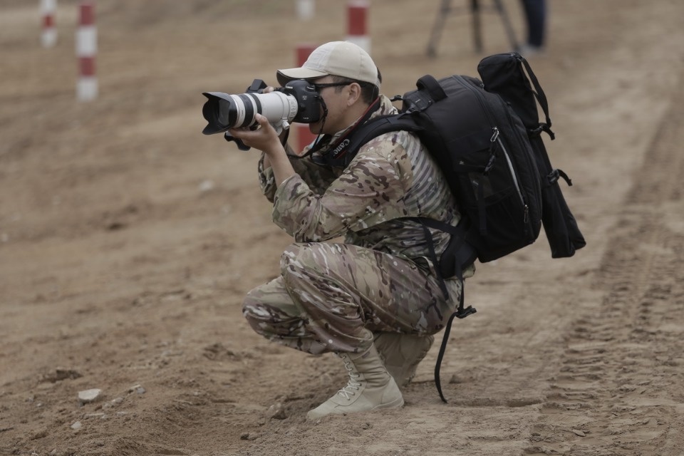 Десантники из семи стран вышли на гонки преследования