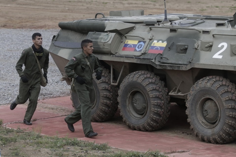 Десантники из семи стран вышли на гонки преследования