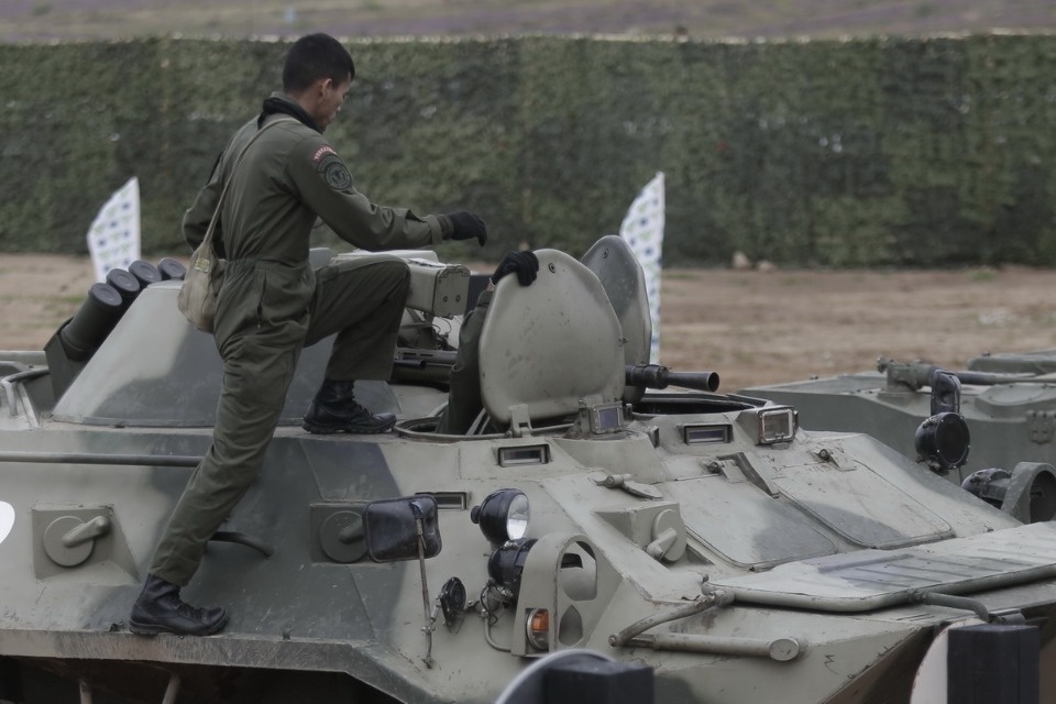 Десантники из семи стран вышли на гонки преследования