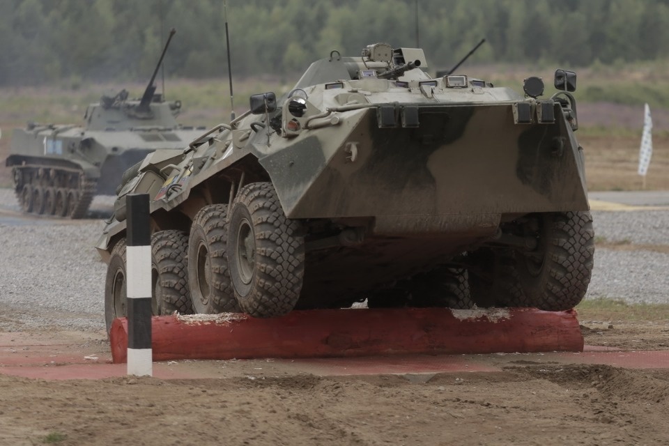 Десантники из семи стран вышли на гонки преследования