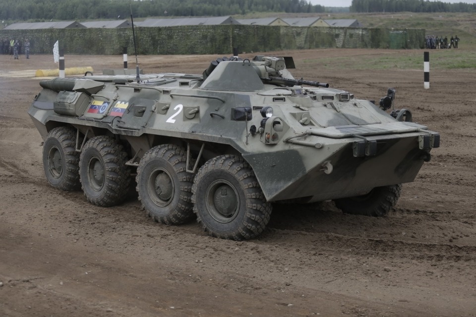 Десантники из семи стран вышли на гонки преследования