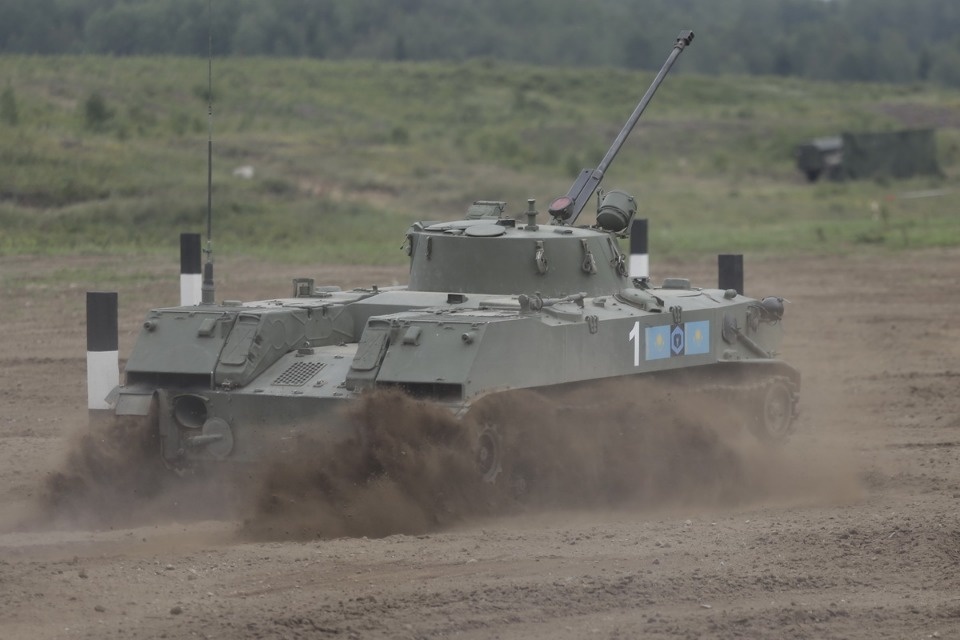 Десантники из семи стран вышли на гонки преследования