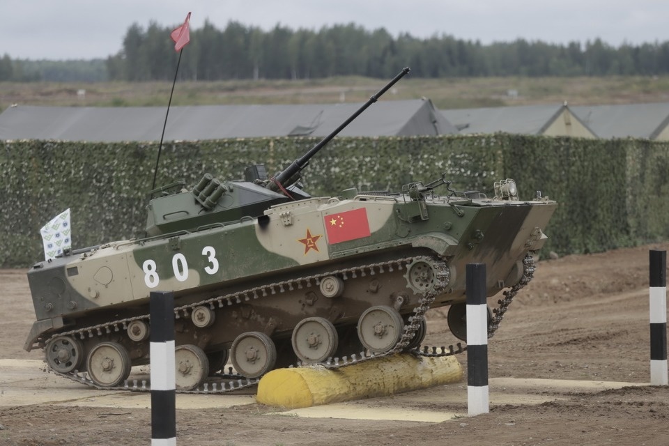 Десантники из семи стран вышли на гонки преследования