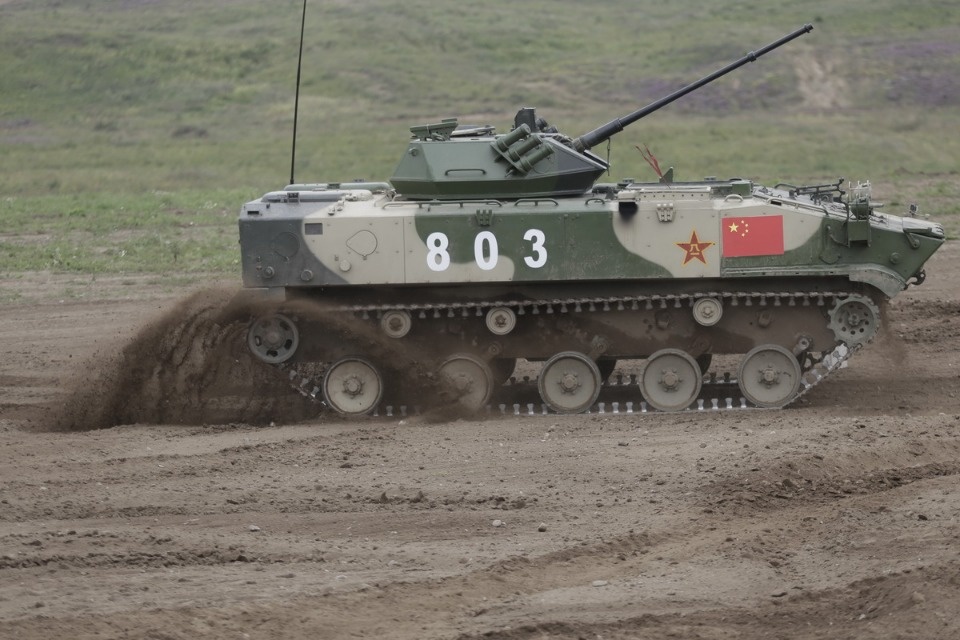 Десантники из семи стран вышли на гонки преследования