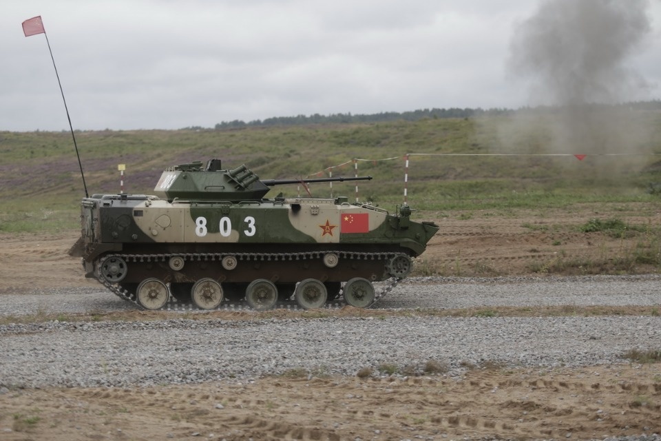 Десантники из семи стран вышли на гонки преследования