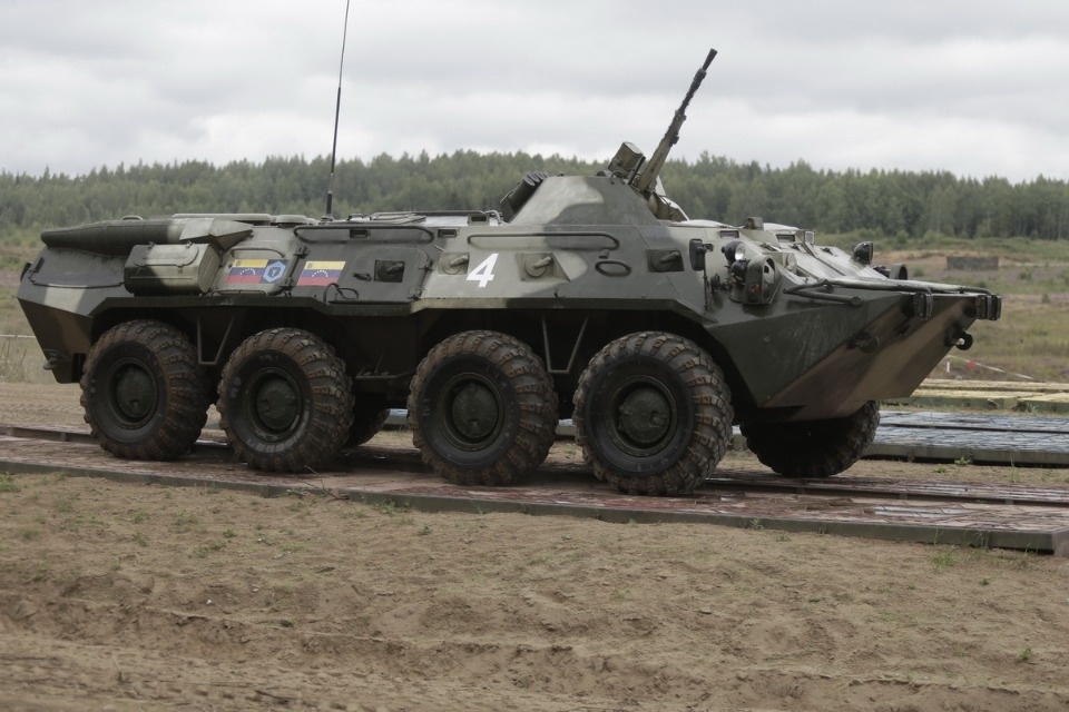 Десантники из семи стран вышли на гонки преследования