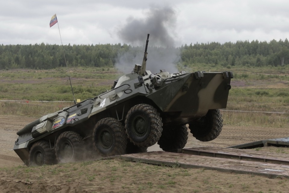 Десантники из семи стран вышли на гонки преследования