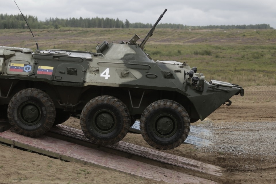 Десантники из семи стран вышли на гонки преследования