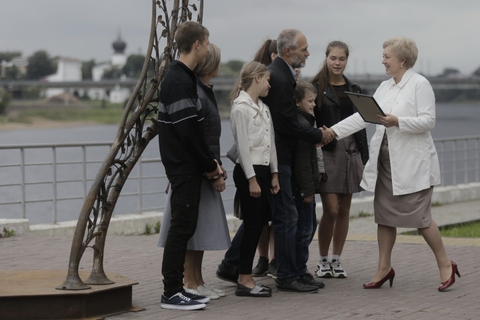 В Пскове появилось «Семейное древо сердец» В Пскове появилось «Семейное древо сердец»