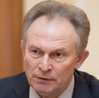 В середине сентября завершится благоустройство центральной площади в Бежаницах