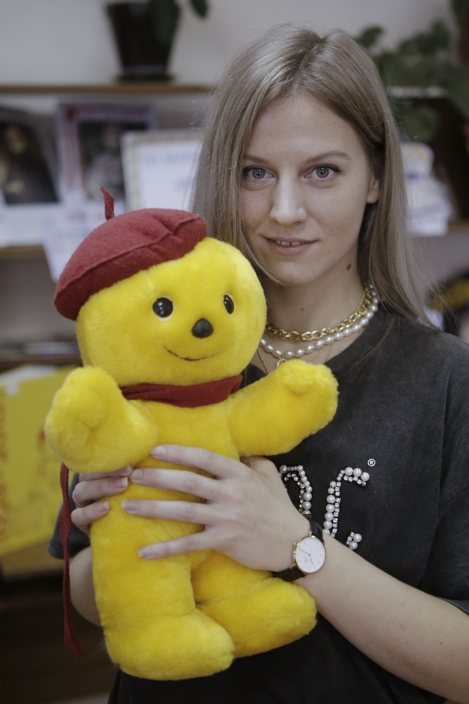 По библиотеке с QR-кодом