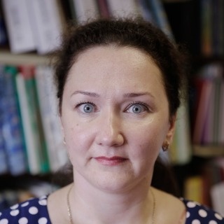 По библиотеке с QR-кодом