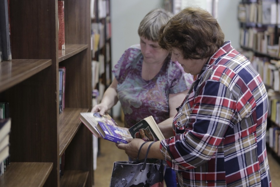 По библиотеке с QR-кодом