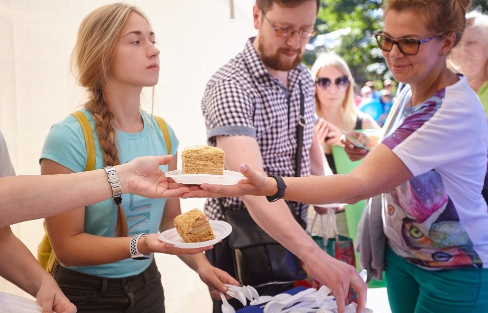 Каким запомнят нынешний «Медовый фестиваль» в Пскове Каким запомнят нынешний «Медовый фестиваль» в Пскове