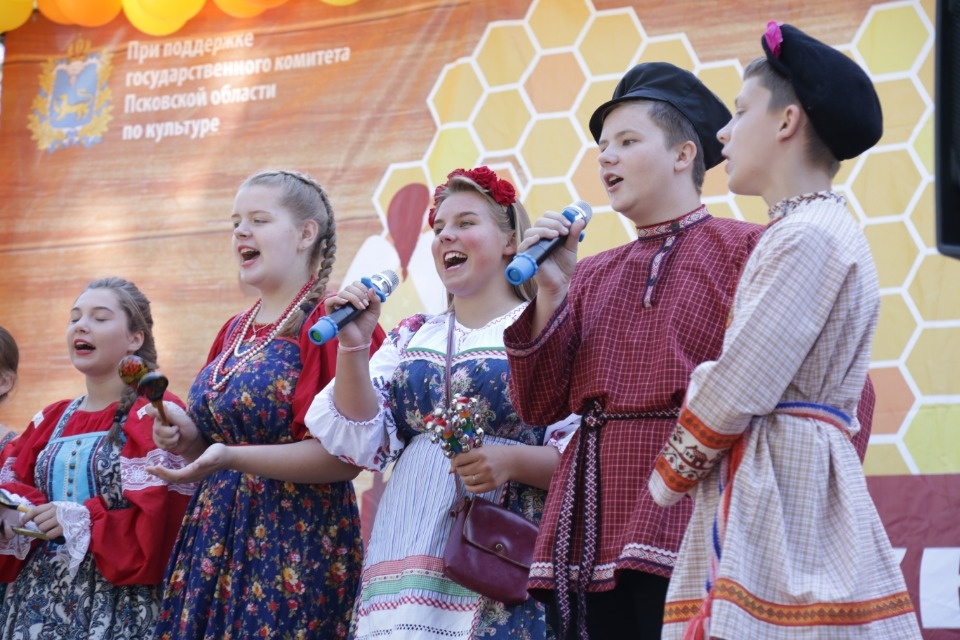 Каким запомнят нынешний «Медовый фестиваль» в Пскове Каким запомнят нынешний «Медовый фестиваль» в Пскове
