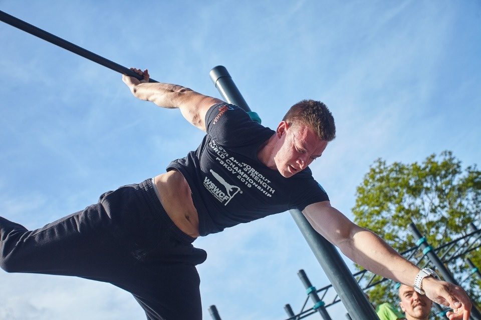 Воркаут объединил в Пскове атлетов со всего мира