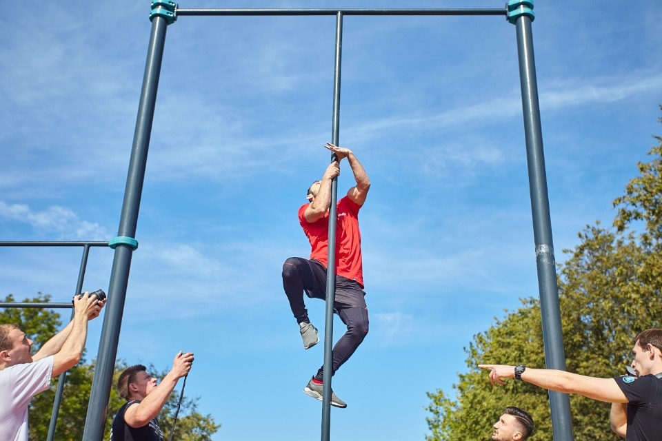 Воркаут объединил в Пскове атлетов со всего мира