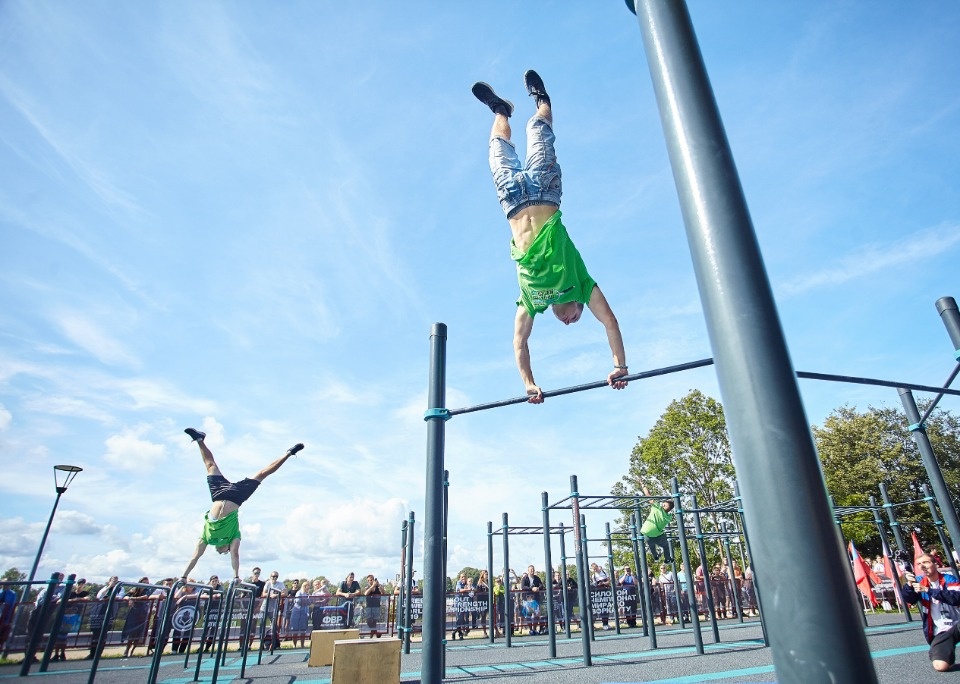 Воркаут объединил в Пскове атлетов со всего мира