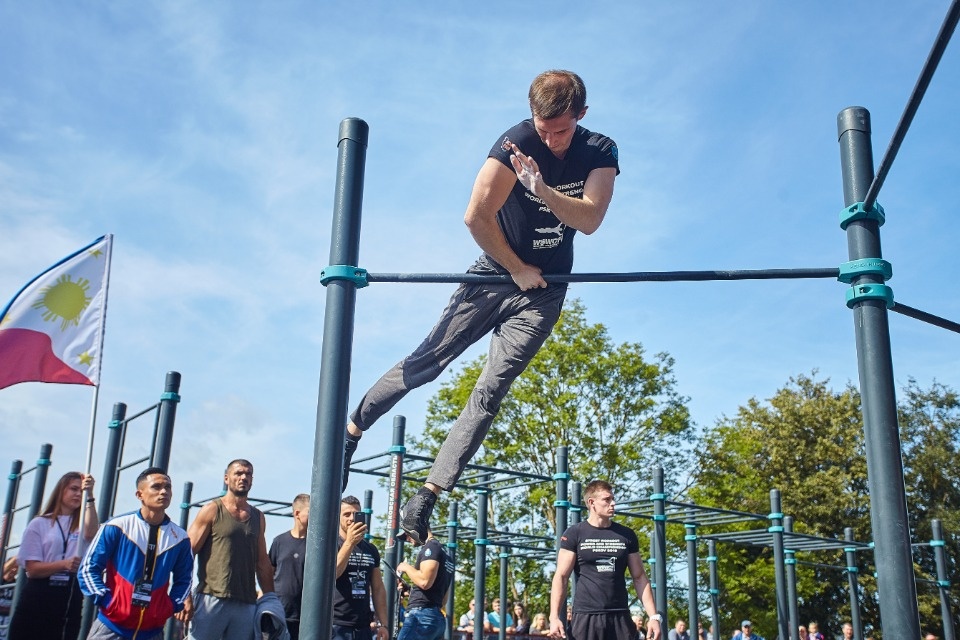 Воркаут объединил в Пскове атлетов со всего мира