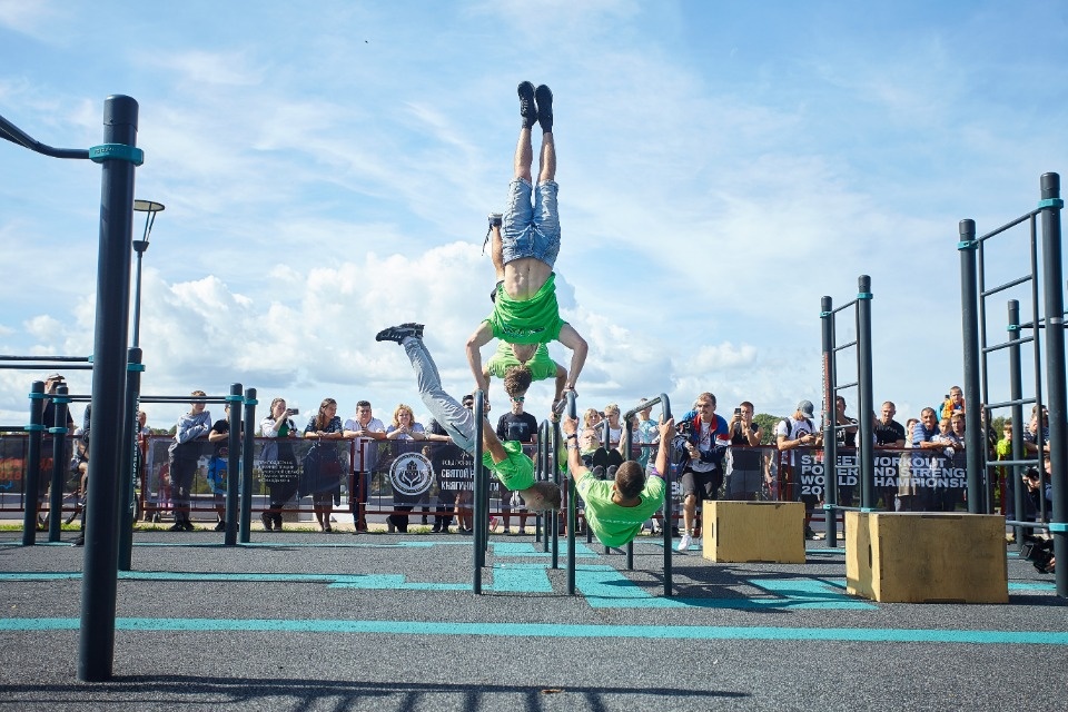 Воркаут объединил в Пскове атлетов со всего мира