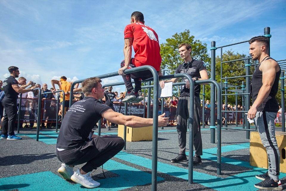 Воркаут объединил в Пскове атлетов со всего мира