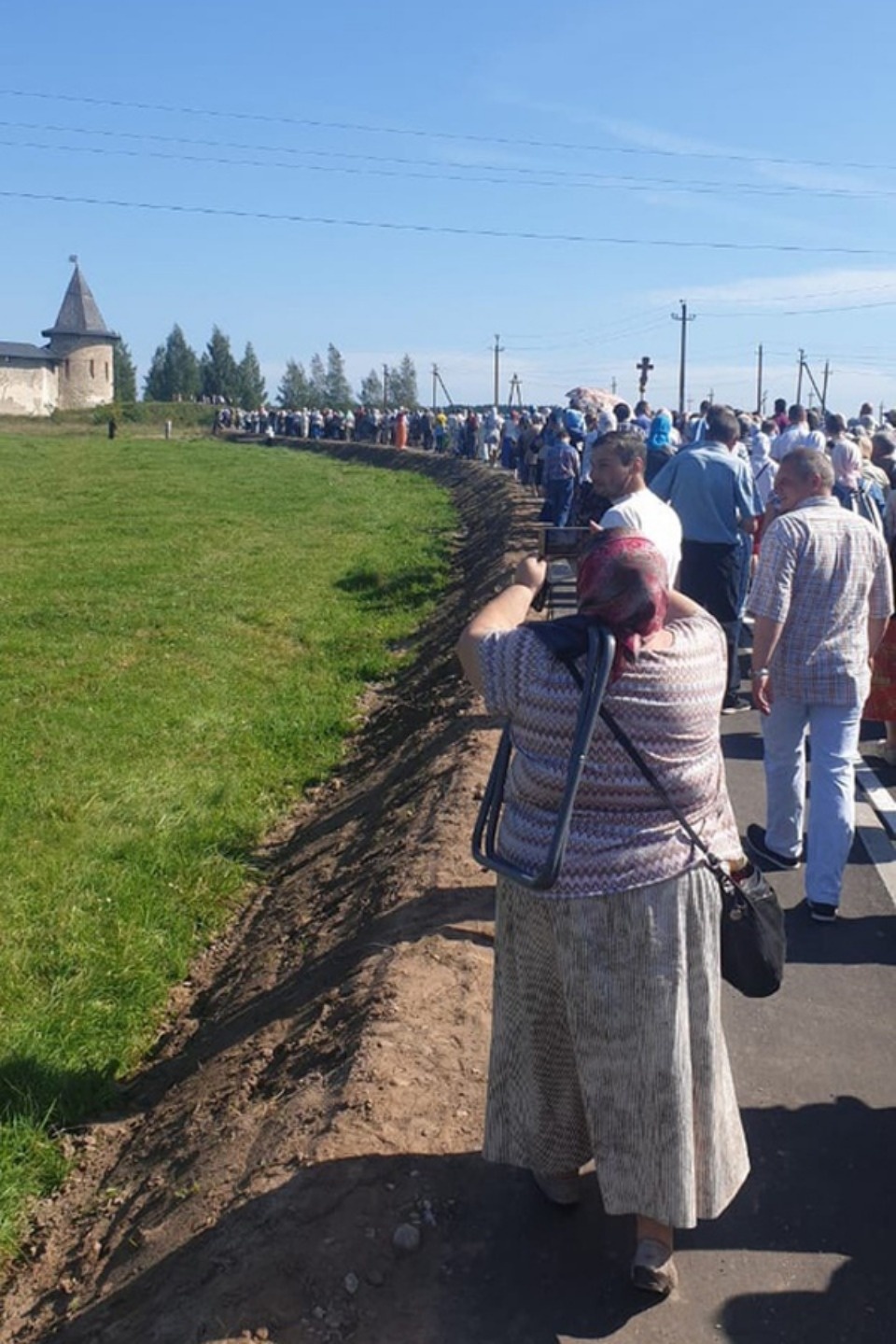 Крестным ходом с иконой Успения Божией Матери прошли тысячи верующих в Печорах (ФОТО)