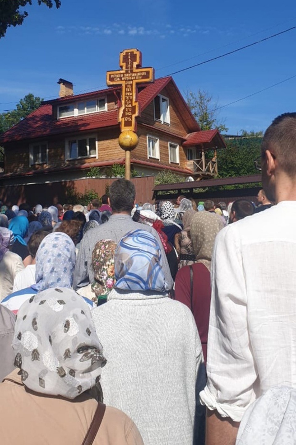 Крестным ходом с иконой Успения Божией Матери прошли тысячи верующих в Печорах (ФОТО)
